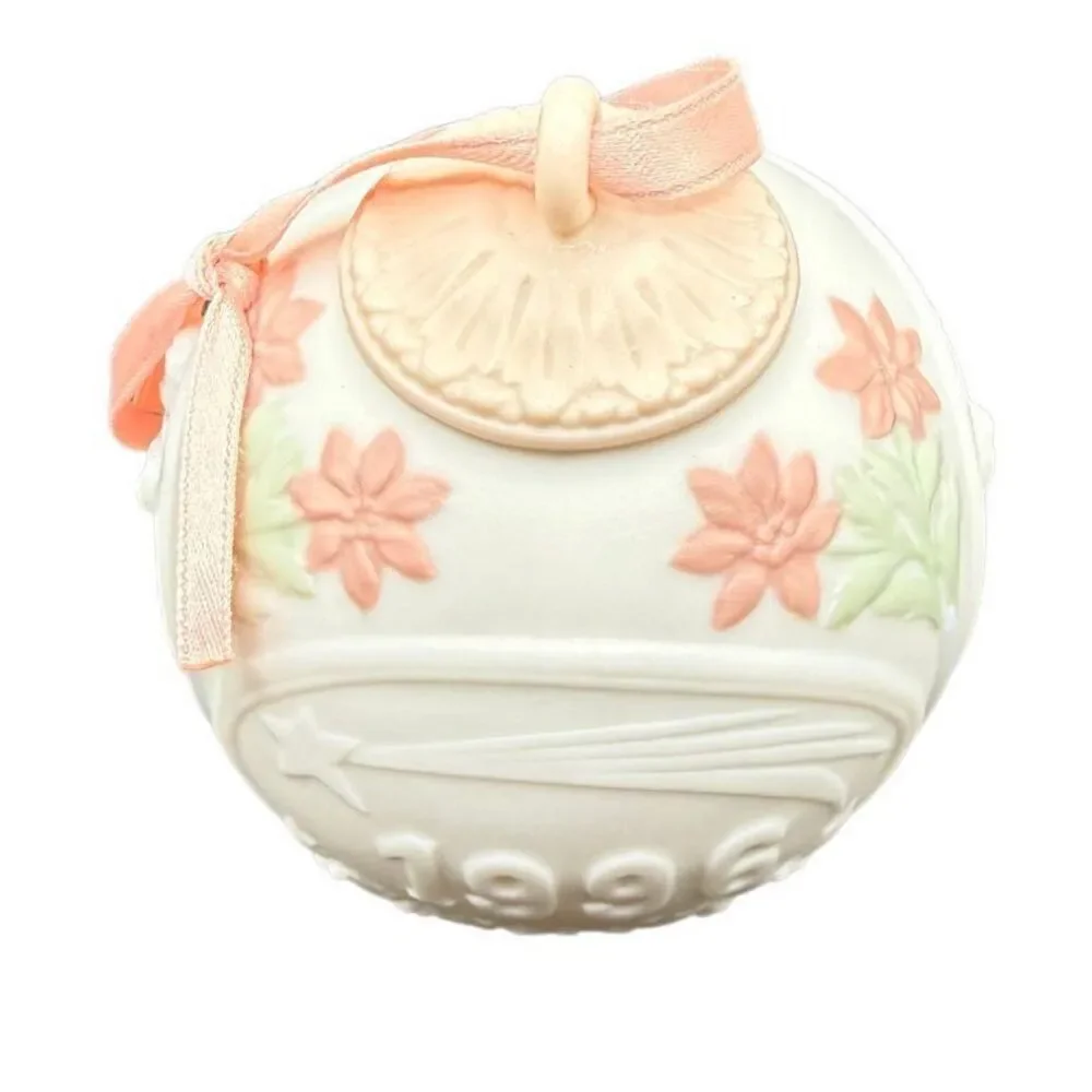Lladró 1996 Annual Christmas Ball Porcelain Ornament .